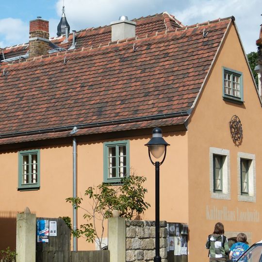 Friedrich-Wieck-Straße 6