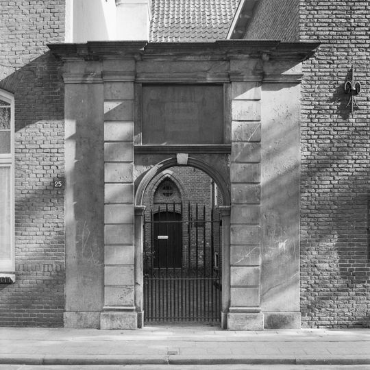 Toegangspoort van het Burgerweeshuis