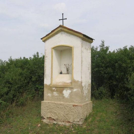 Kaplička u polní cesty v Zahořanech u Litoměřic