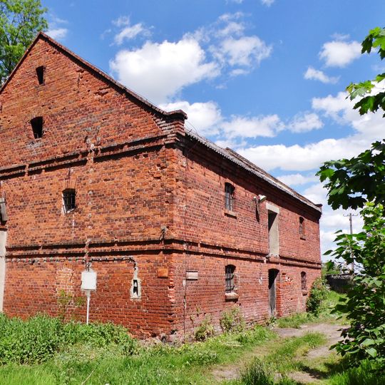 Granary in Dzięczyna