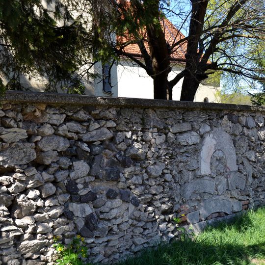 Kostol sv. Anny, múr hradbový