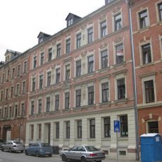 Mietshaus in geschlossener Bebauung Uhlandstraße 27