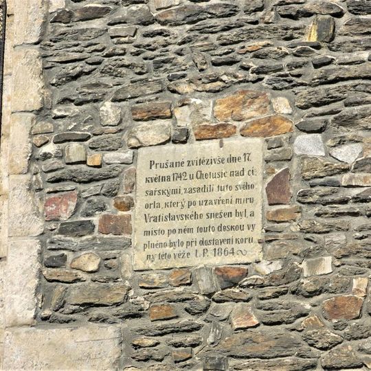 Pamětní deska k prusko-rakouské válce 1742 na kostele svatých Petra a Pavla v Čáslavi