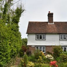 April Cottage  Holly Cottage