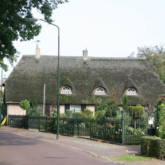 Grinsel 77, Den Dungen