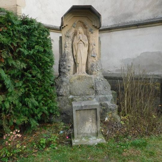 Socha Panny Marie Lurdské u kostela Zvěstování Panny Marie v Miletíně
