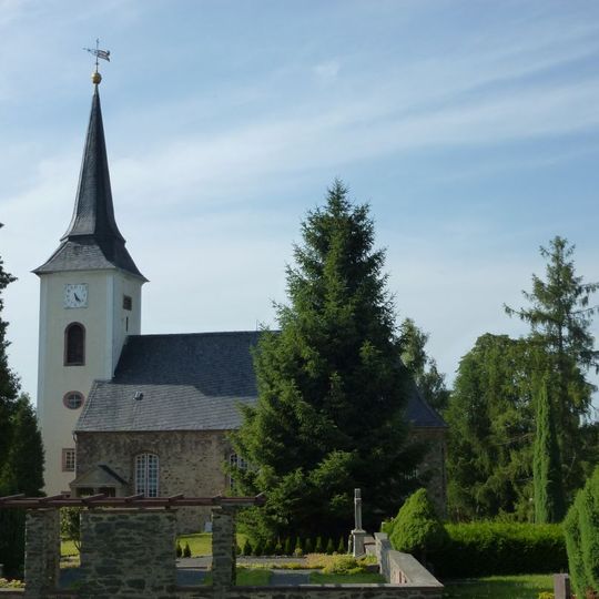 Sachgesamtheit Dorfkirche und Kirchhof Beerwalde, mit folgenden Einzeldenkmalen: Kirche, acht Grabmale und Grabanlage der Familie Niethammer sowie Kirchhof und Einfriedungsmauer als S