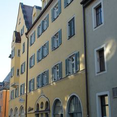 Mietshaus mit Gaststätte