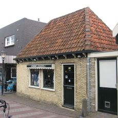 Klein pandje met roeden in de vensters