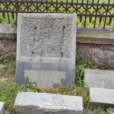 Rozbraný pomník padlým z 1. světové války v Mlékojedech