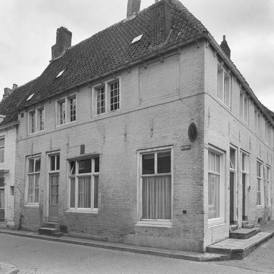 Fors hoekpand met verdieping