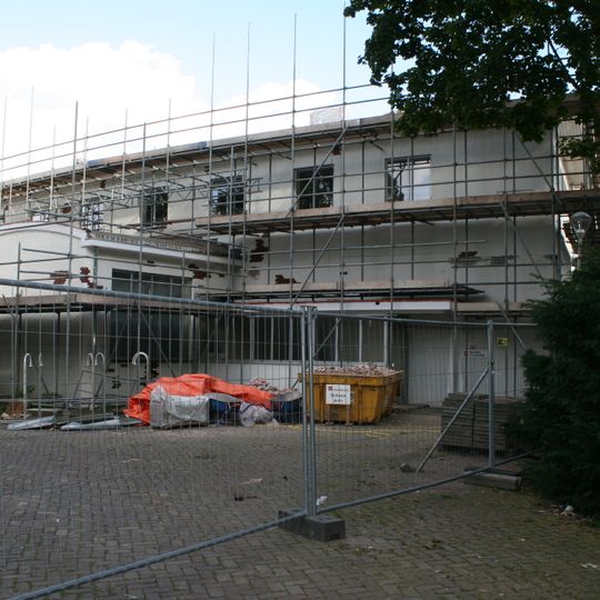 Voormalig hoofdgebouw van de Nationale Luchtvaart School