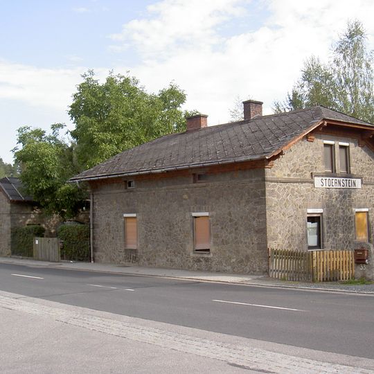 Station building at Störnstein station