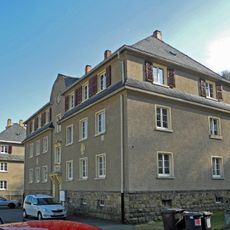 Genossenschafts-Wohnhaus in offener Bebauung Lindenstraße 5