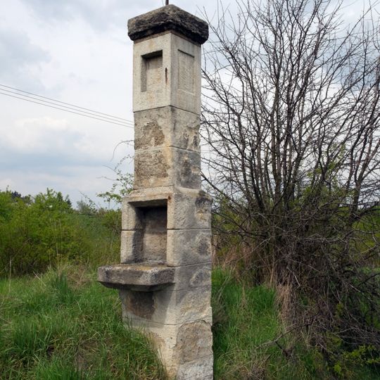 Jižní boží muka ve Smečně u silnice na Slaný