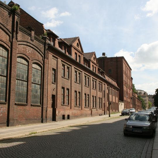 Drei Fabrikgebäude des Waggonbau Görlitz entlang der Straße, siehe auch Brunnenstraße 11 Hilgerstraße 13, 14, 15