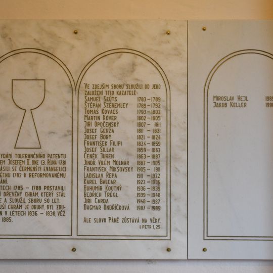 Pamětní deska se seznamem farářů sboru