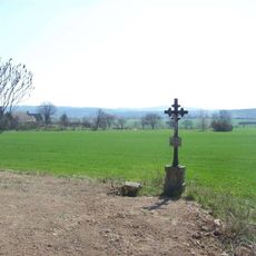 Kříž západně od Cerhonic