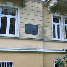 Pamětní deska Theodora Lessinga na domě Třebízského 213/33 v Mariánských Lázních