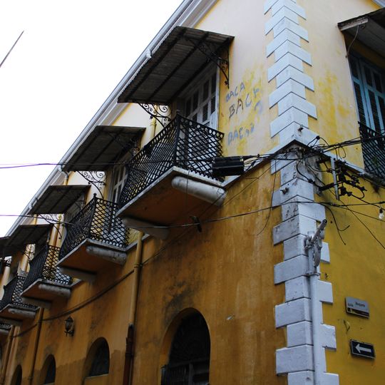 Casa Piza y antigua ferretería Lyons