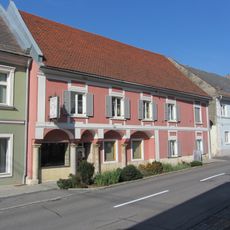 Wohn- und Geschäftshaus