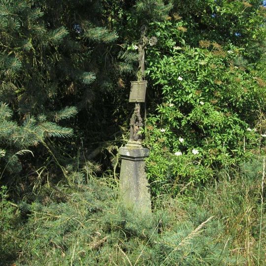 Kříž jižně od Svinné u rozcestí