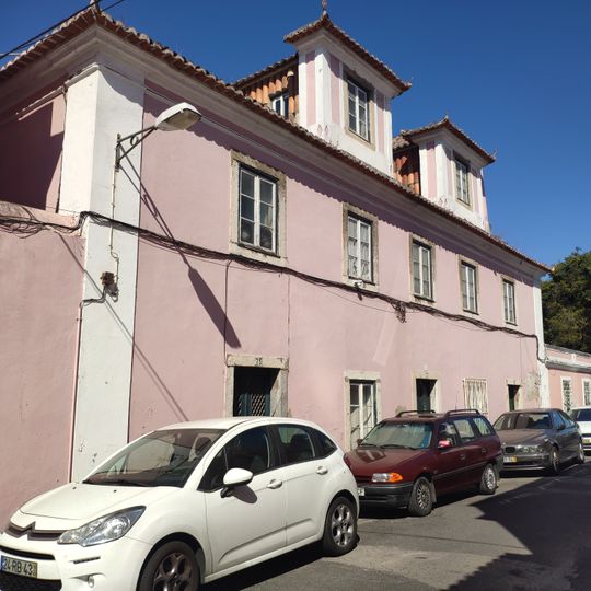 Imóvel na Rua da Praia de Pedrouços, 75 a 79