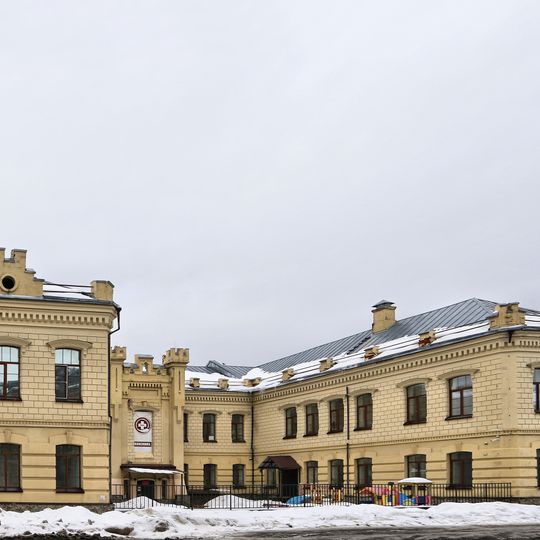 Здание больницы, в котором во время Гражданской войны размещался госпиталь и в 1941-1945 гг. — военный эвакогоспиталь