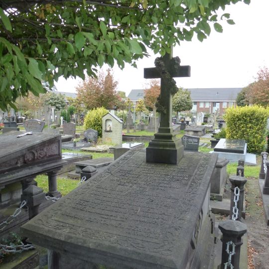 Grafzerk voor het echtpaar Pistorius uit 1894 in eclectische stijl