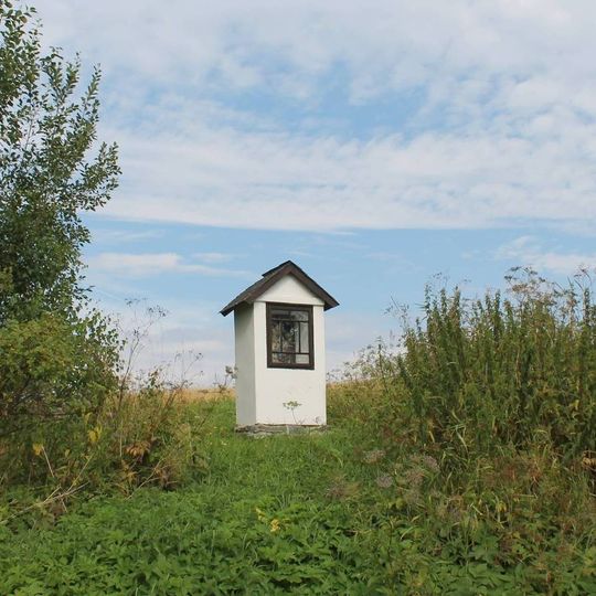 Kaplička ve Šléglově u polní cesty