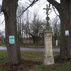 Boží muka na křižovatce silnic jižně od Kluk