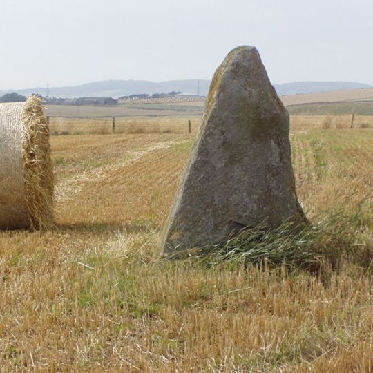 Dubford,standing stone 400m N of