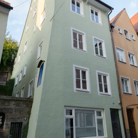 Wohn- und Geschäftshaus