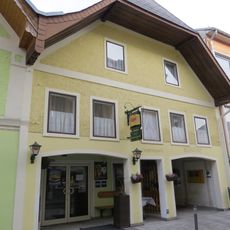 Wohn- und Geschäftshaus