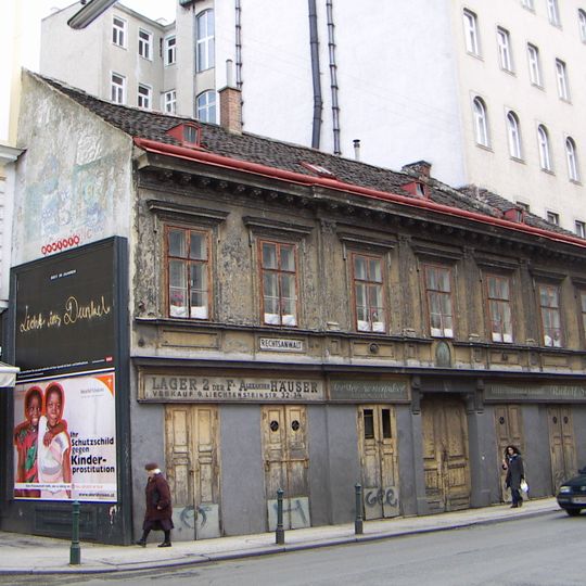 Bürgerhaus Zur Heiligen Dreifaltigkeit, Liechtensteinstraße
