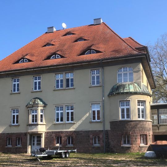 Hallesche Straße 11