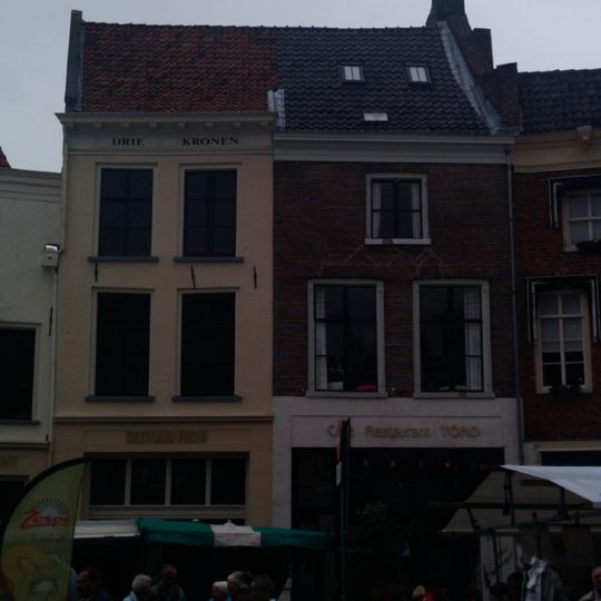 Pand met oorspronkelijke schuif- en draairamen