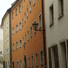 Wohn- und Geschäftshaus, ehemaliger Aufhauser Hof