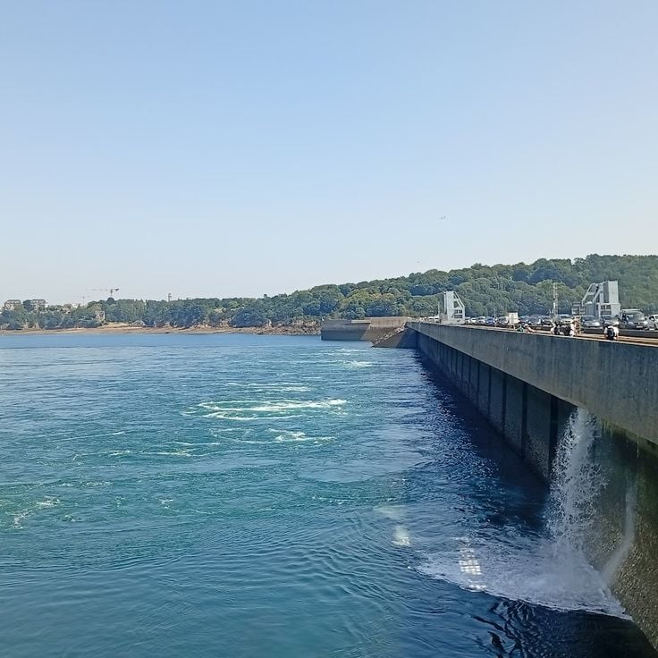 Barrage and tidal power Rance