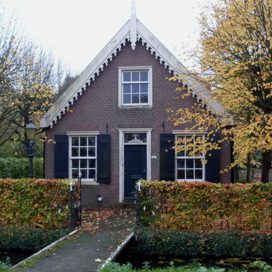 Pand, bestaande uit begane-grond met pannen zadeldak
