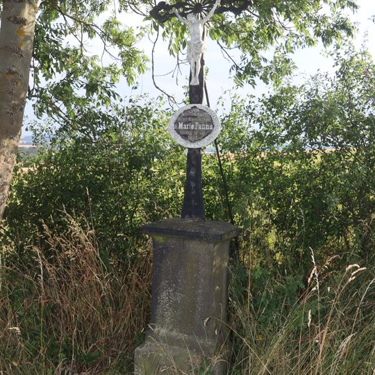 Kříž u silnice severně od Číhalína