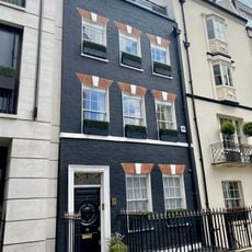 2, Deanery Street W1
