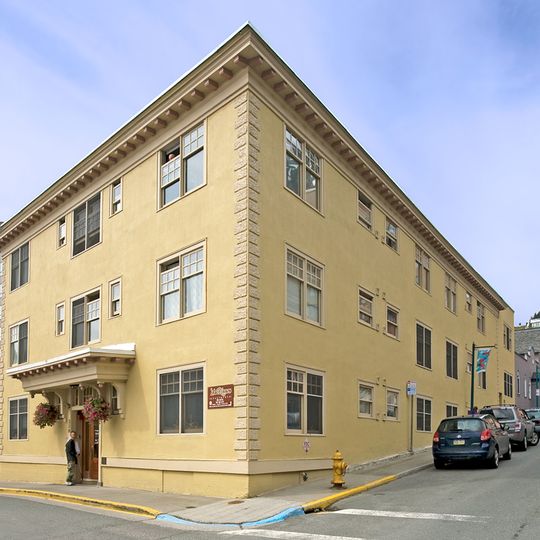 MacKinnon Apartments