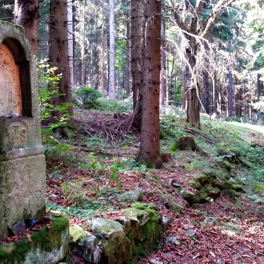 Boží muka v zaniklé Klepné
