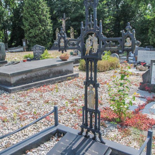 Gietijzeren grafkruis