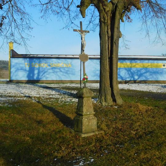 Kříž u hřiště ve Smrčné