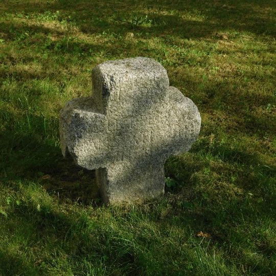 Smírčí kříž II u kostela v Dolním Žandově