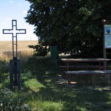 Pamětní černý kříž u Úhonic