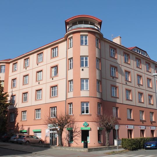 Domy náměstí Míru 1-2 a Rudišova 4