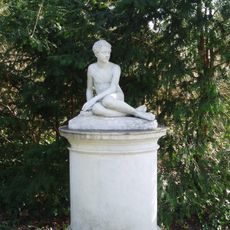 Knabe mit Vogelnest